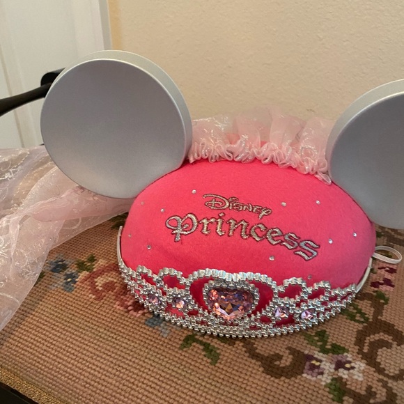 Walt Disney Minnie Mouse Ears Pink Princess Crown Veil Hat - NEW - Picture 1 of 5